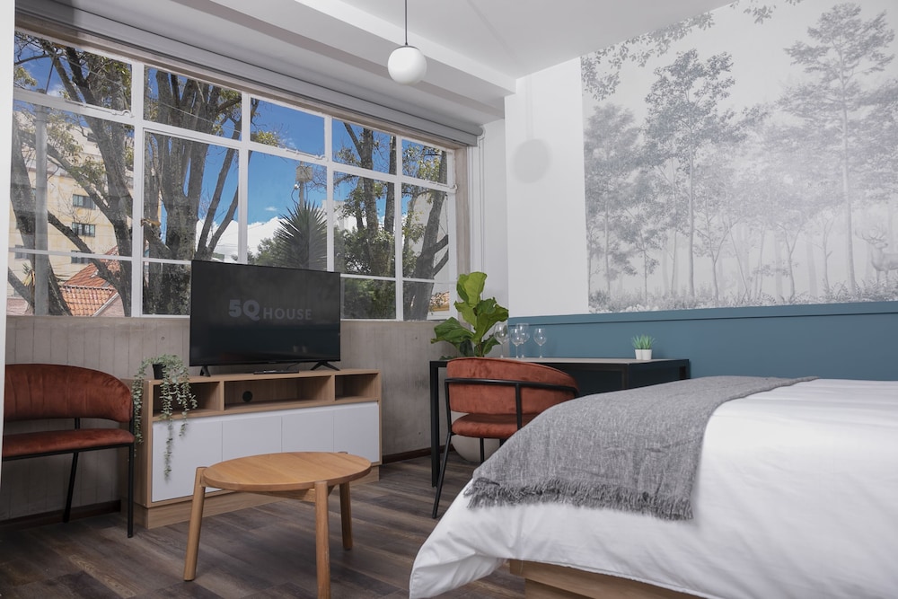 5Q LOFT