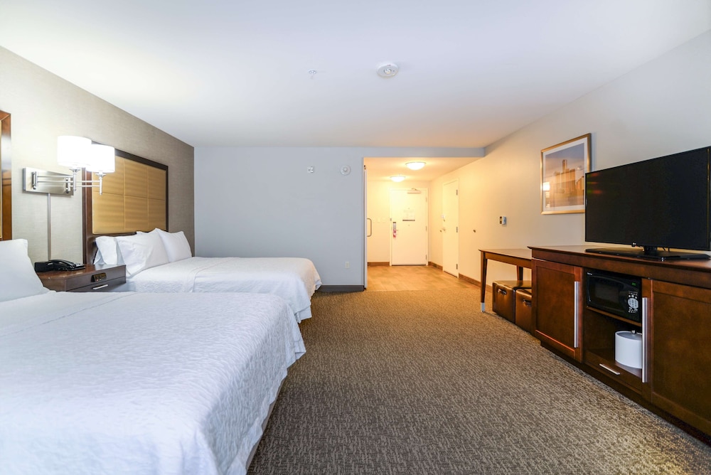 Room, 2 Queen Beds, Accessible, Bathtub photo 2