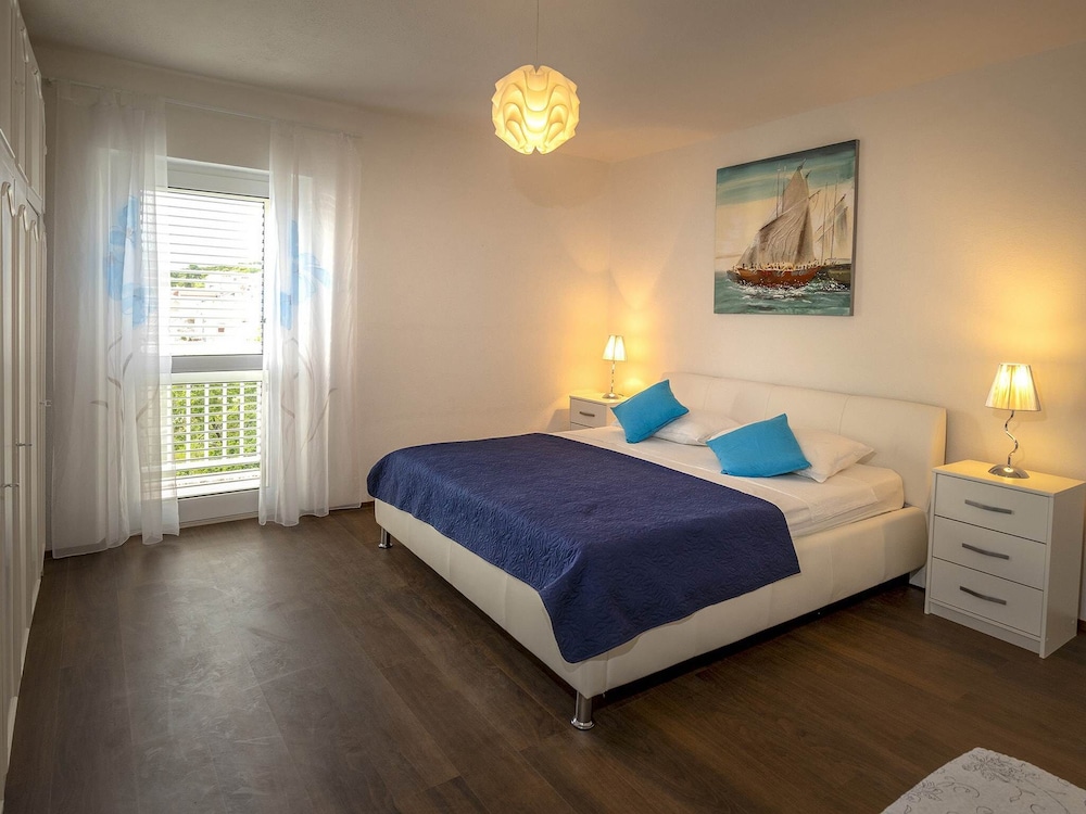 Apartment (Two bedroom apartment with balcony) photo 1