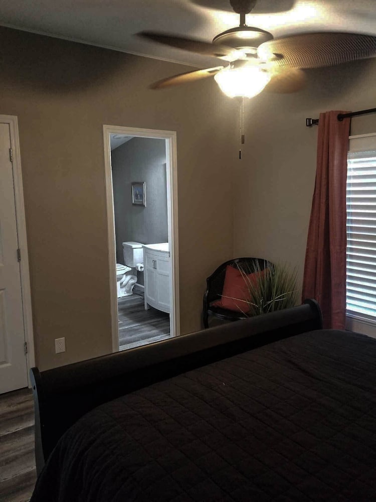 Charming Home, Lake View and Access - No Pets