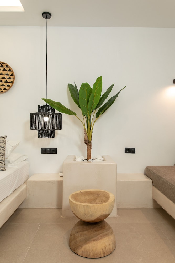 Deluxe Triple Room - Photo 12