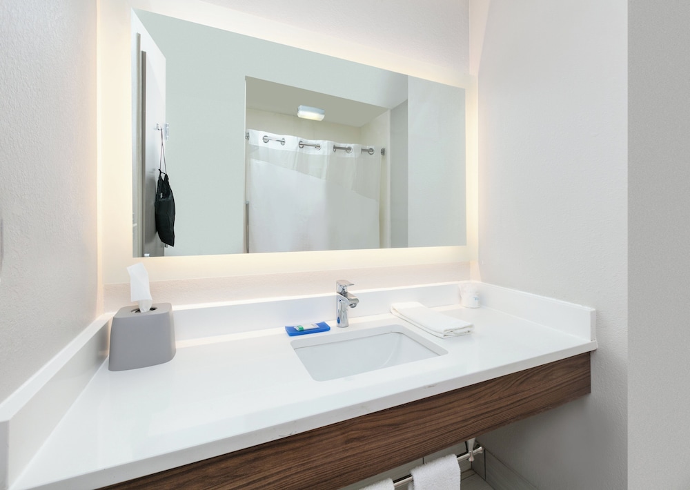 Suite, 1 King Bed, Accessible (Mobil Tub) - Photo 1