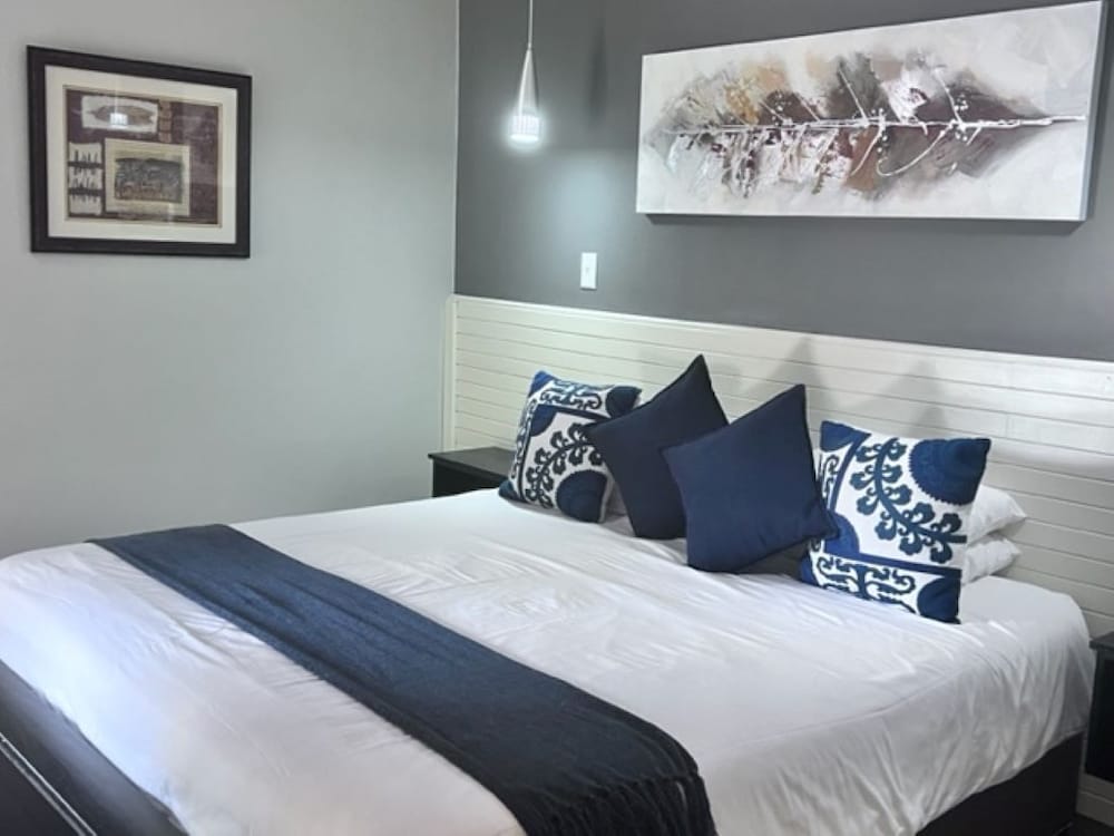 Deluxe Room, 1 King Bed photo 1