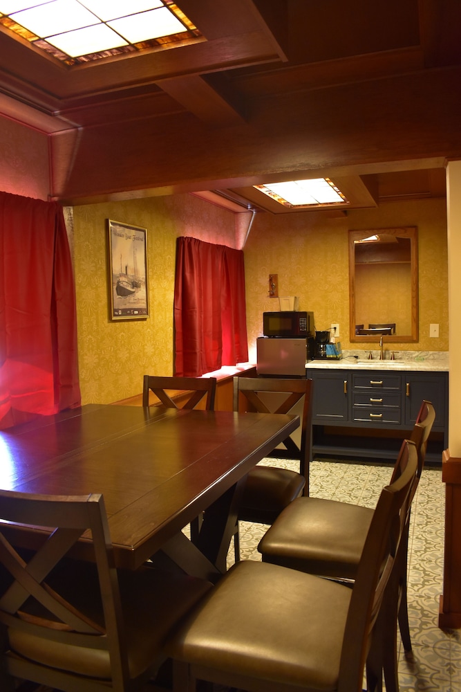 Family Quadruple Room photo 3