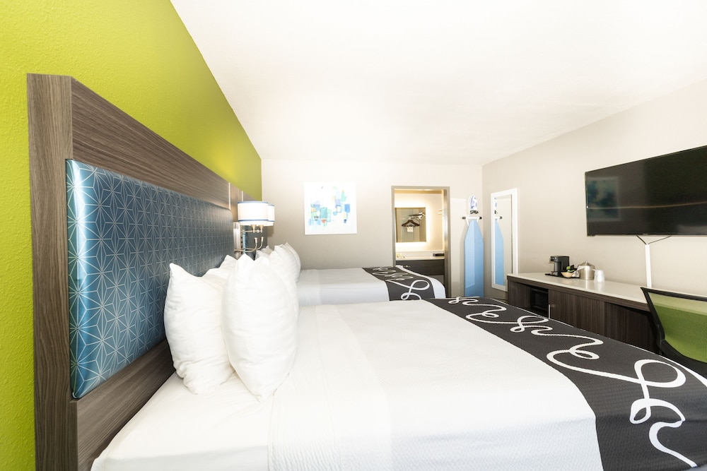 Standard Room, 2 Queen Beds, Accessible, Bathtub - Photo 4