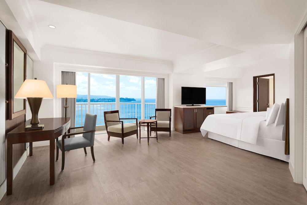 Executive Room, 1 King Bed, Corner - Photo 3