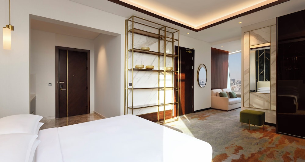Premium Room, 1 King Bed, Kitchenette (Living, Al Maha Island View)