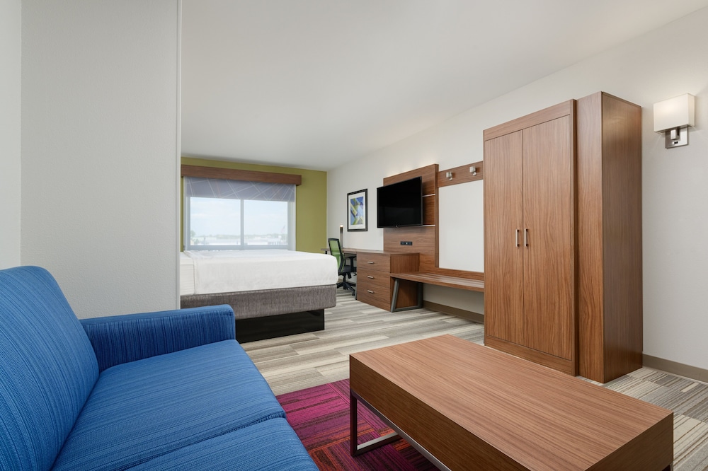 Room, 1 King Bed with Sofa bed (Wet Bar) - Photo 6