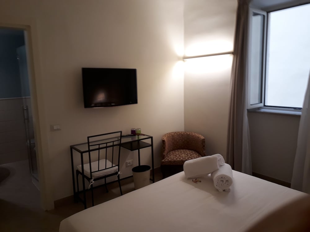 Double Room - Photo 3