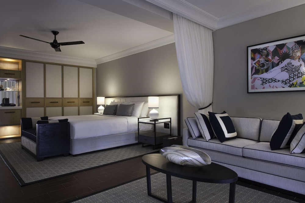 Suite, 1 King Bed, Beachfront - Photo 8