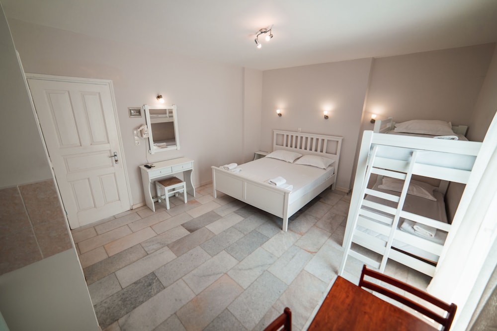 Standard Quadruple Room photo 1