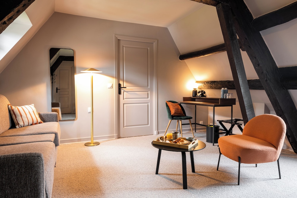 The Suite - Manor Side