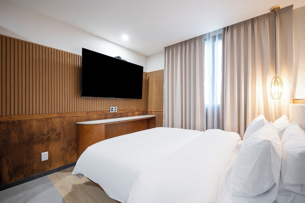 Premium Room - Photo 6