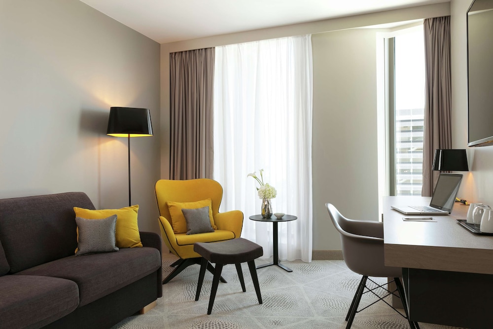 Suite, 1 Bedroom thumbnail 5