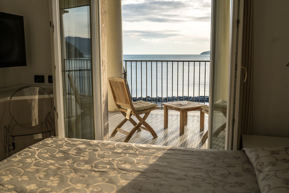 Superior Double Room, Balcony - Photo 11