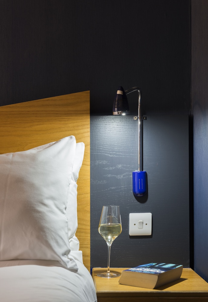 Standard Room, 1 Double Bed, Accessible (with Free Hot Breakfast) - Photo 2
