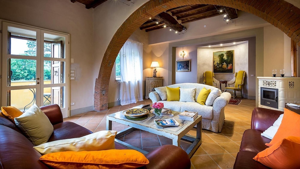 Villa photo 1