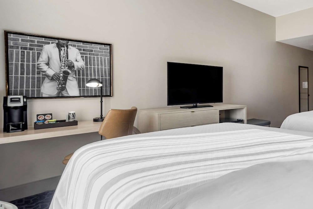Standard Room, 2 Queen Beds, Non Smoking - Photo 3