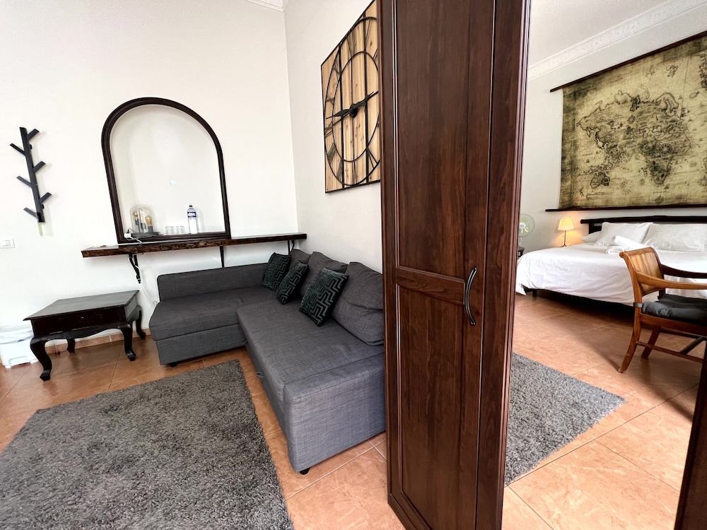 Design Triple Room, Balcony, City View photo 2