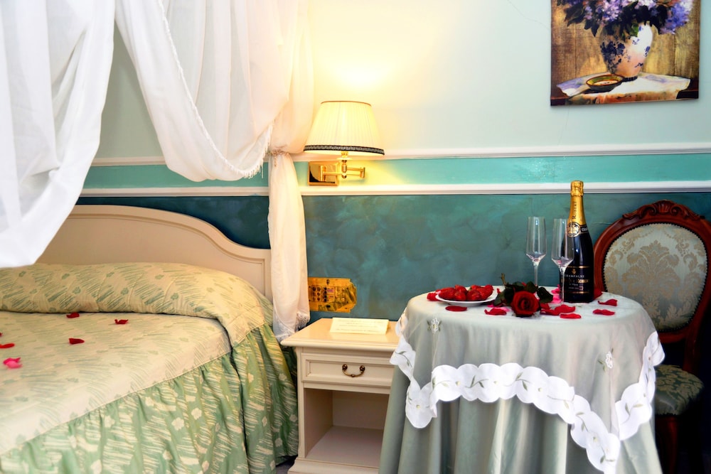 Deluxe Double Room photo 2