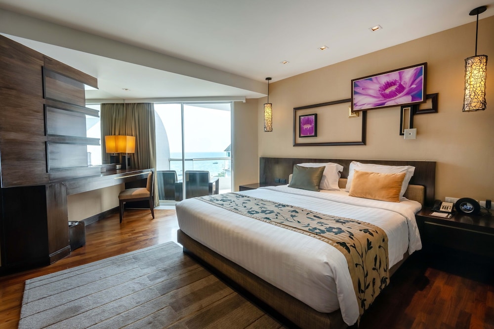 Beach Deluxe Double Bed with Sea View - Photo 1