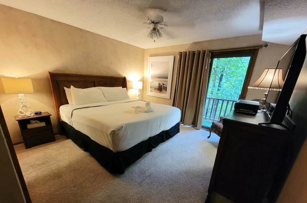 Condo, 2 Bedrooms photo 3