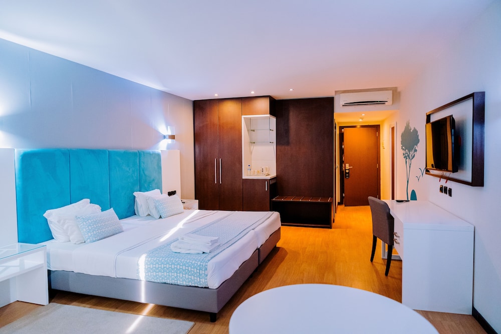 Standard Twin Room, Pool View photo 3