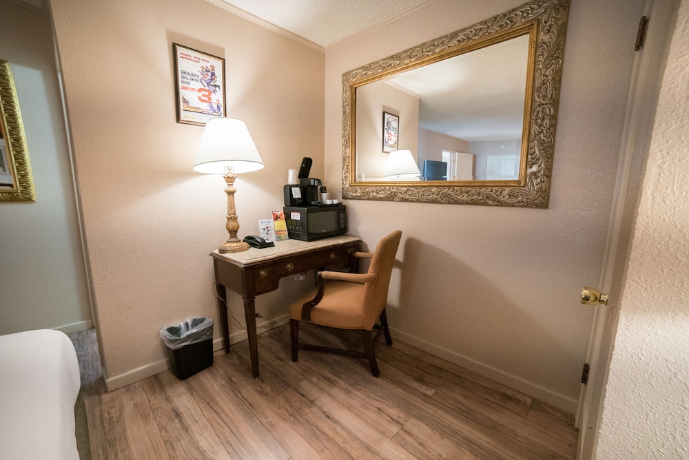 Family Room, 2 Bedrooms