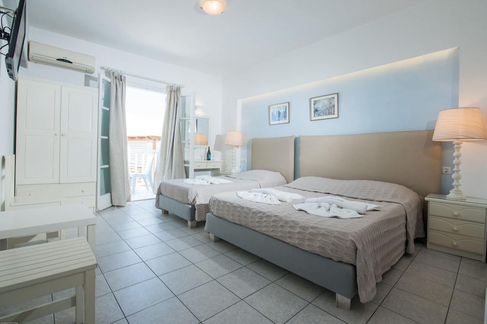 Classic Triple Room, Partial Sea View (3 Adults)