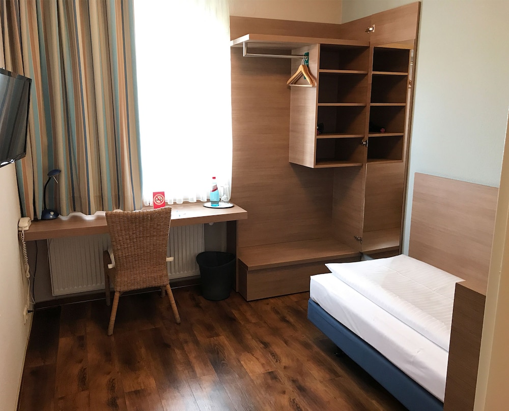 Basic Single Room, City View photo 2
