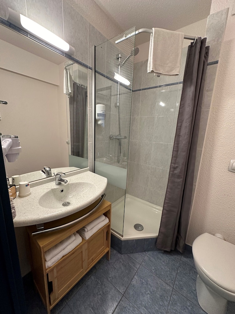 Standard Quadruple Room - Photo 6