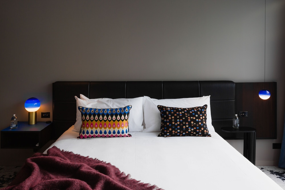 The Suite - Photo 13