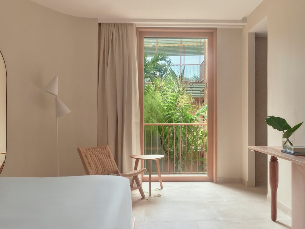 Room, 1 King Bed, Accessible, Balcony (Essential)