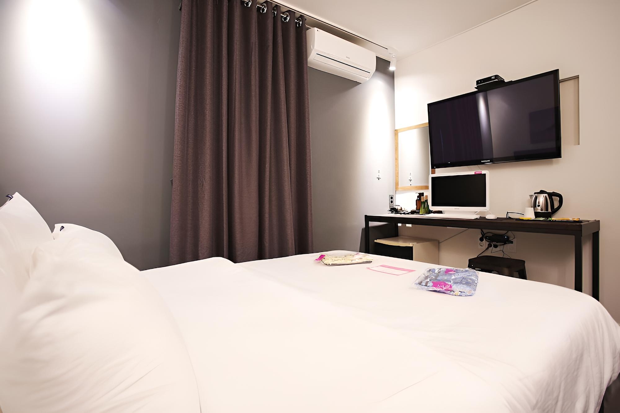 Room (Standard room) - Photo 15
