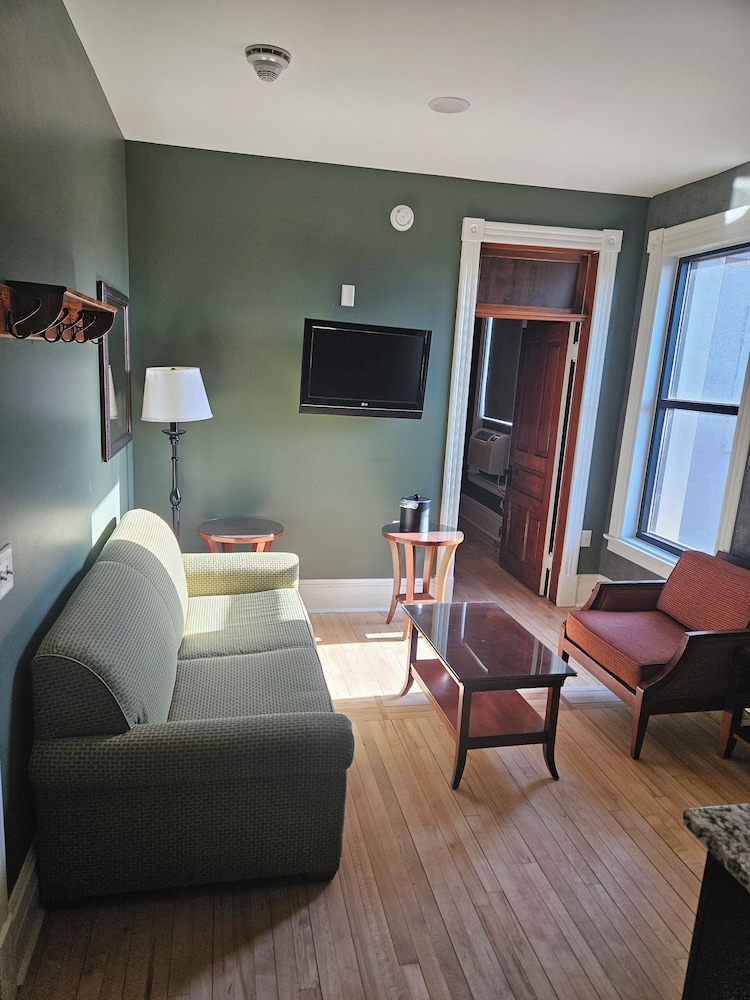Classic Suite, Non Smoking, Pets Not Allowed