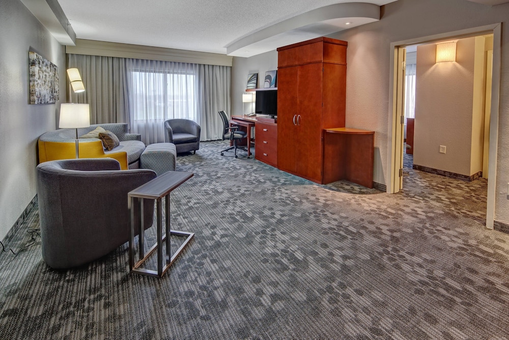 Suite, 1 Bedroom (Mobility/Hearing Accessible, Tub) photo 1