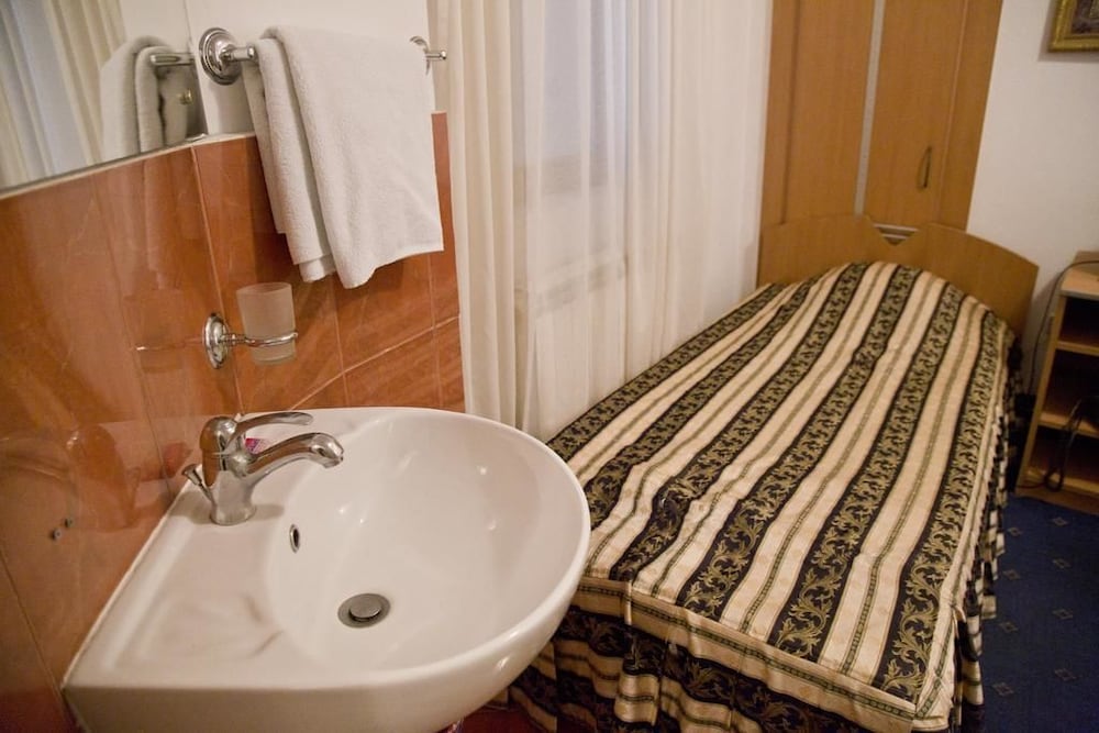 Single Room with Shared Bathroom