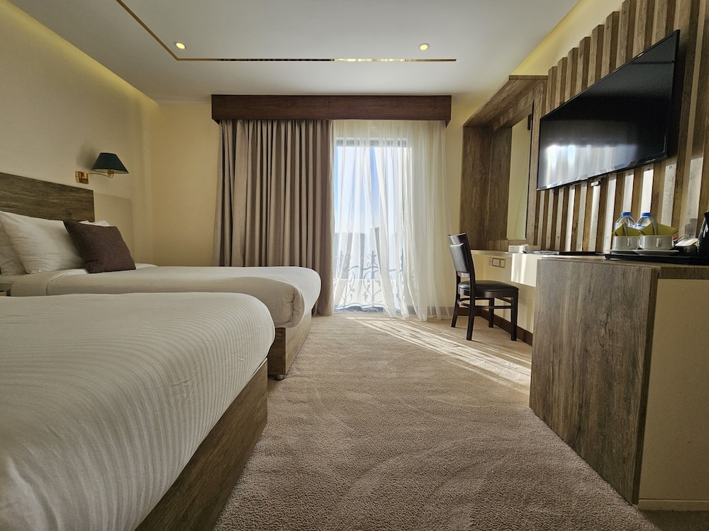 Standard Twin Room - Photo 1