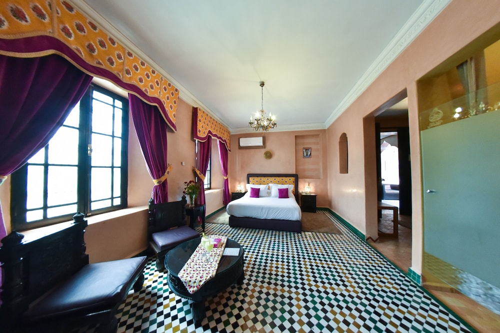 Deluxe Suite (Quadruple) - Photo 1