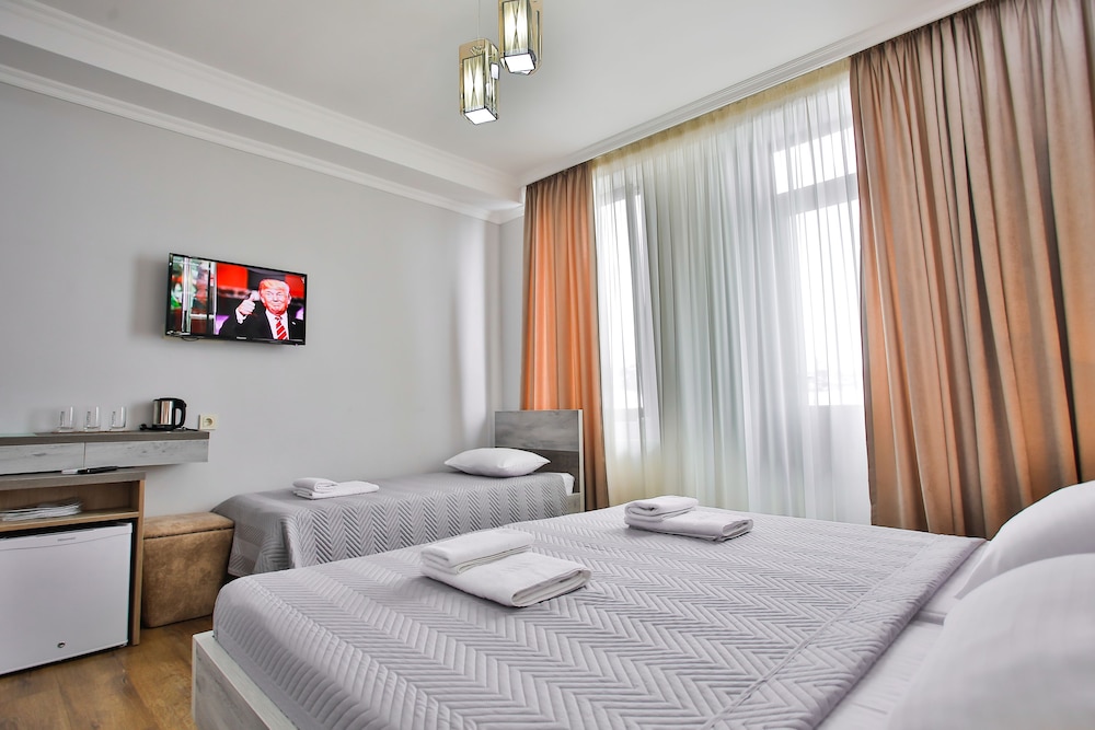 Classic Triple Room, Multiple Beds, Non Smoking photo 2