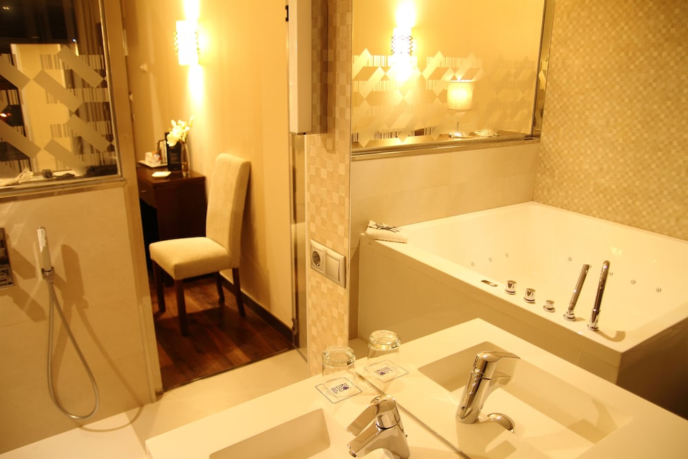 Premium Double Room, Jetted Tub (519520) - Photo 6