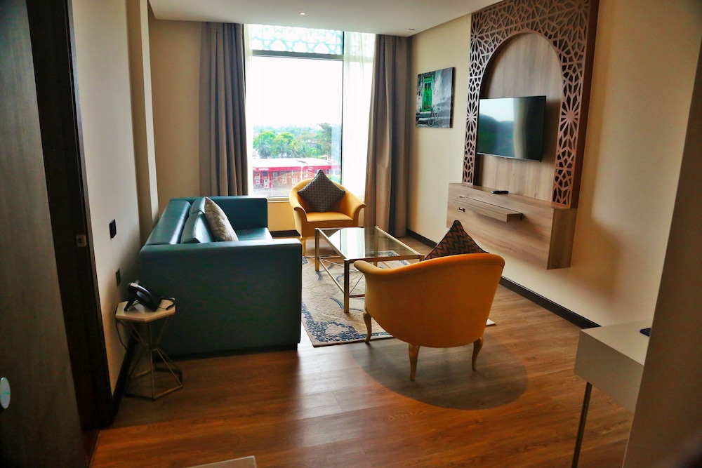 Junior Suite, 1 King Bed with Sofa bed - Photo 2