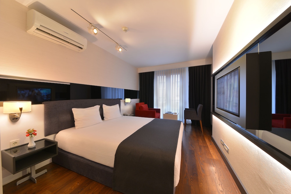 Deluxe Suite photo 3