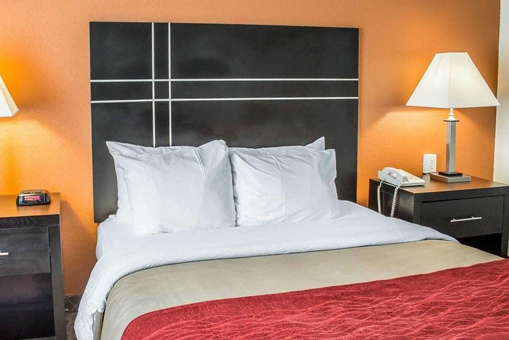 Deluxe 1 King Bed Non-Smoking - Photo 3