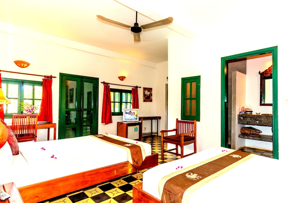 Deluxe Twin Room, 1 Bedroom, Balcony, Pool View photo 3