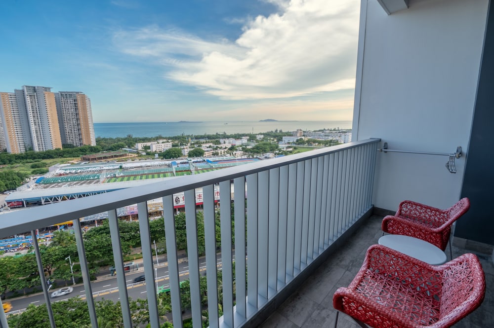 Suite, 1 Bedroom, Balcony, Sea View - Photo 4