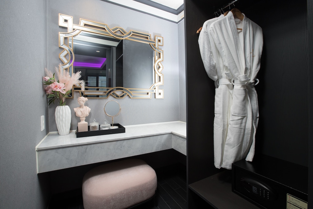 Romantic Suite - Photo 9