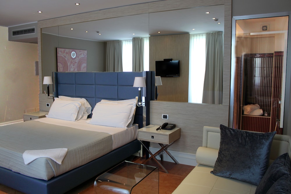 Executive Suite, 1 Bedroom, Lake View photo 3