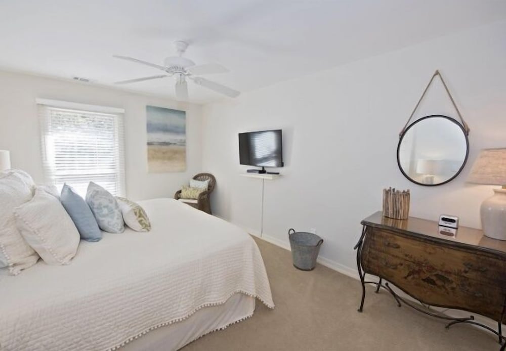 Villa, Multiple Beds, Kitchen (942 Cutter Court)