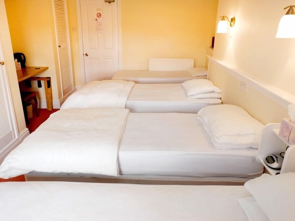 Suite, Ensuite (4 Single Beds) photo 3